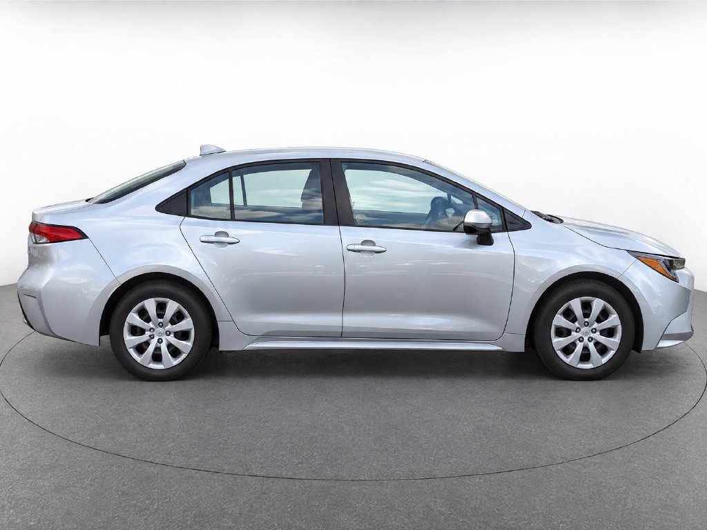 Used 2022 Toyota Corolla LE FWD image 6