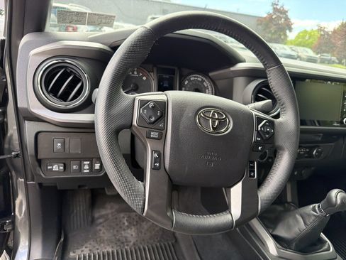 Used 2021 Toyota Tacoma TRD Sport AWD/4WD image 18