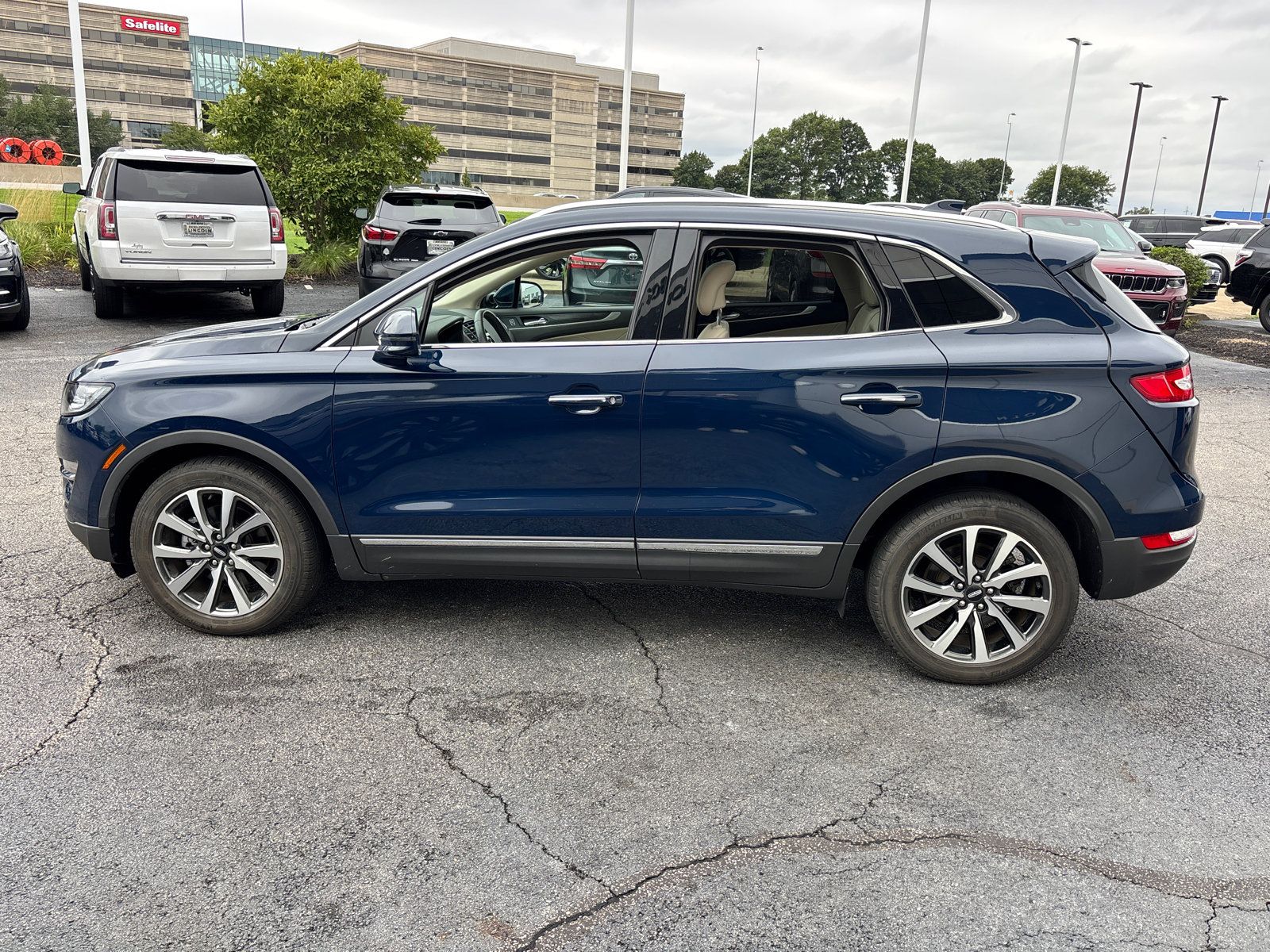 Used 2019 Lincoln MKC Reserve w/ MKC Climate Package FWD image 4