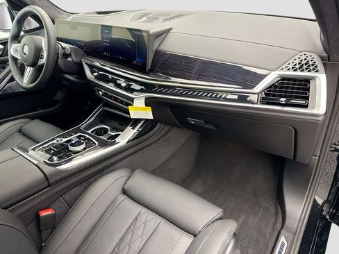 New 2026 BMW X7 M60i image 16