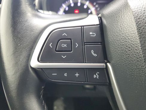Used 2023 Toyota Highlander LE FWD image 25