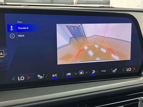 Used 2025 Chevrolet Traverse LT AWD/4WD image 34
