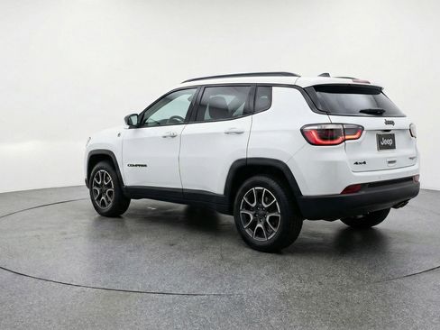 Used 2025 Jeep Compass Trailhawk image 6
