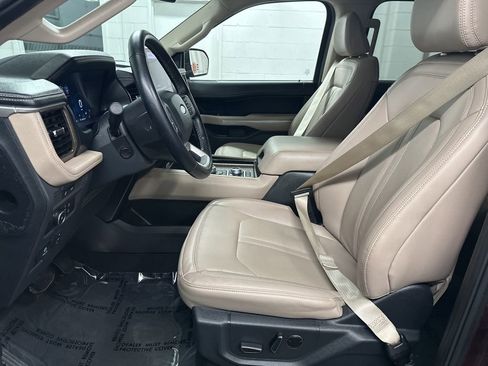 Used 2024 Ford Expedition Limited image 18