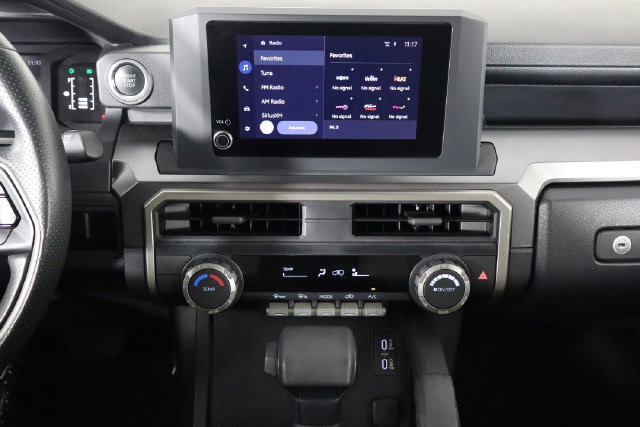 Used 2025 Toyota 4Runner SR5 AWD/4WD image 25