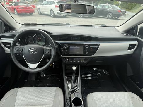 Used 2015 Toyota Corolla LE FWD image 8