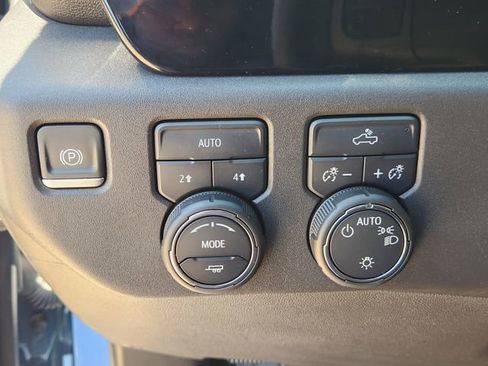 Used 2024 Chevrolet Silverado 1500 LT AWD/4WD image 20