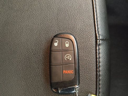 Used 2023 Jeep Compass Latitude AWD/4WD image 32