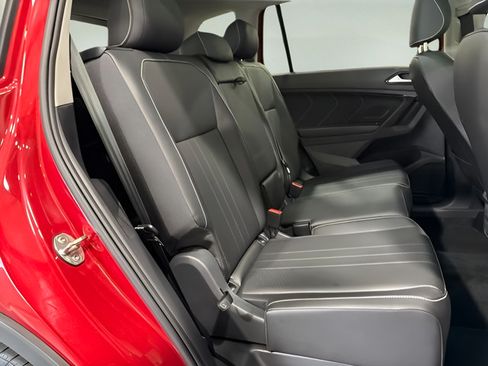 Used 2023 Volkswagen Tiguan SE w/ Panoramic Sunroof Package FWD image 31
