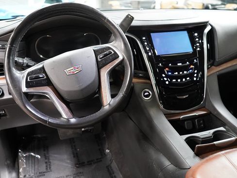 Used 2020 Cadillac Escalade Premium Luxury RWD image 30