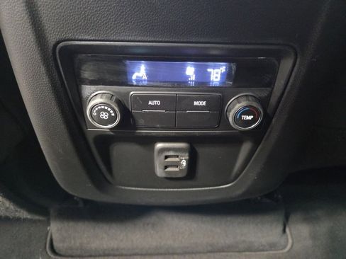 Used 2023 Buick Enclave Essence image 33