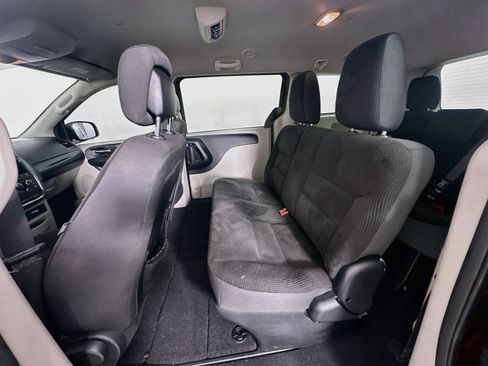 Used 2018 Dodge Grand Caravan SE FWD image 26