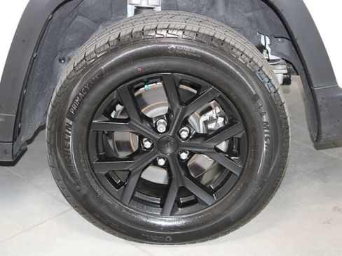 Used 2024 Jeep Grand Cherokee L Altitude AWD/4WD image 57