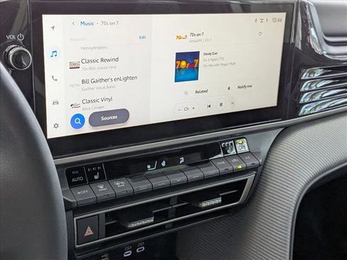 Used 2025 Toyota Camry SE image 6