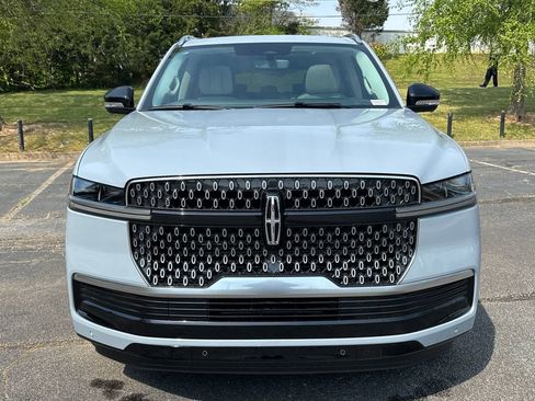 New 2026 Lincoln Navigator Reserve AWD/4WD image 3