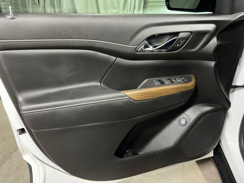 Used 2020 GMC Acadia SLE w/ Driver Convenience Package FWD image 23