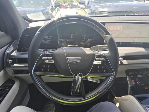 Used 2026 Cadillac Vistiq Sport AWD/4WD image 3
