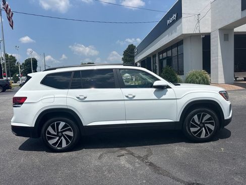 Used 2024 Volkswagen Atlas SE FWD image 2