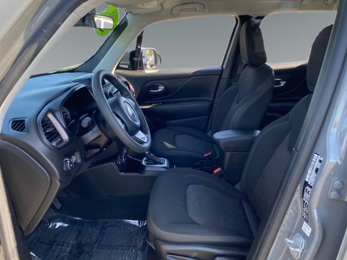 Used 2023 Jeep Renegade Latitude AWD/4WD image 9