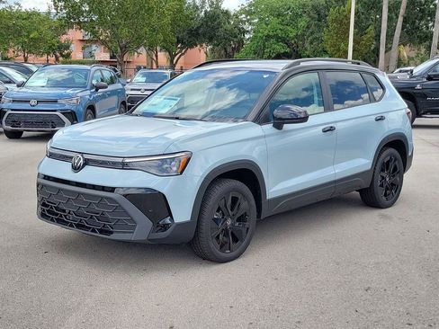 New 2026 Volkswagen Taos SE FWD image 3