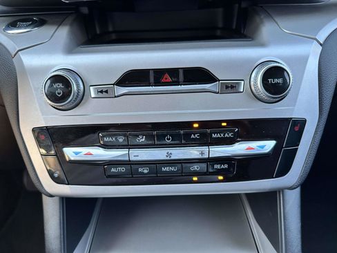 Used 2022 Ford Explorer XLT w/ Equipment Group 202A image 24