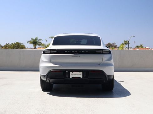 Certified 2025 Porsche Macan 4 Electric AWD/4WD image 9
