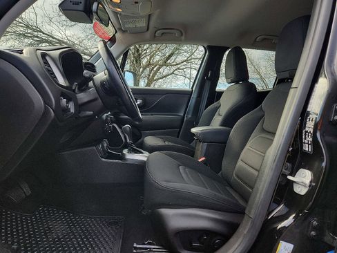 Certified 2022 Jeep Renegade Latitude w/ Convenience Group image 13