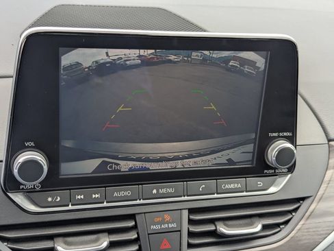 Used 2025 Nissan Altima 2.5 SV FWD image 17
