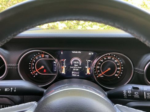 Used 2018 Jeep Wrangler Unlimited Sahara AWD/4WD image 23