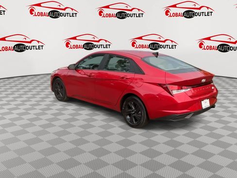 Used 2023 Hyundai Elantra SEL w/ Preferred Accessory Package FWD image 6