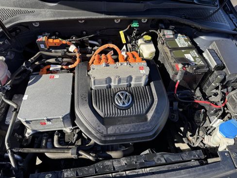 Used 2016 Volkswagen e-Golf SE image 13