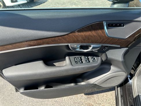 Used 2016 Volvo XC90 T6 Momentum w/ Momentum Plus Package image 21