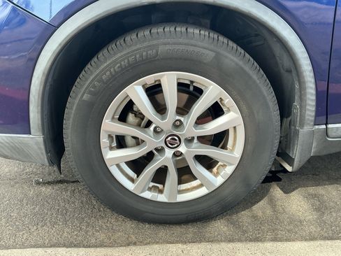 Used 2018 Nissan Rogue SV FWD image 24