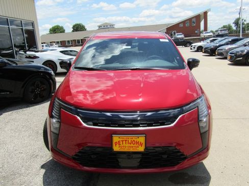 New 2027 Chrysler Pacifica Select AWD/4WD image 13