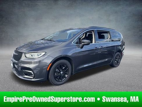 Used 2021 Chrysler Pacifica Touring image 1