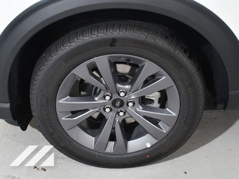 New 2025 Ford Explorer Active w/ Active Comfort Package image 25