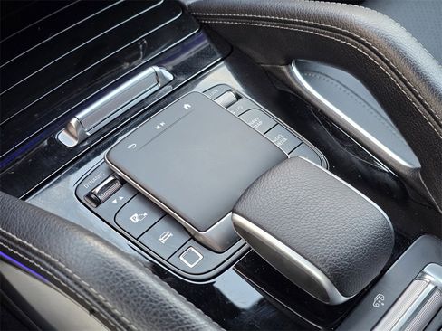 Used 2025 Mercedes-Benz GLS 450 4MATIC image 15