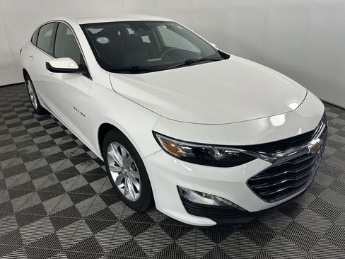 Used 2025 Chevrolet Malibu LT FWD image 2