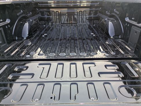 Used 2025 Ford F150 Lariat w/ Equipment Group 501A Mid image 29