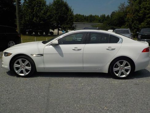 Used 2017 Jaguar XE Prestige image 2