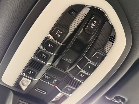 New 2026 Porsche Macan GTS image 40