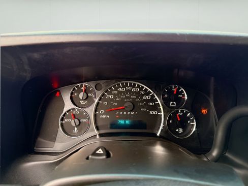 Used 2016 Chevrolet Express 2500 RWD image 12
