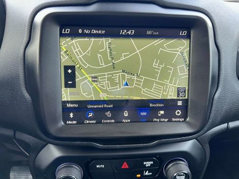 Certified 2023 Jeep Renegade Latitude w/ Premium Group AWD/4WD image 29