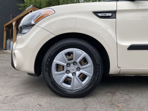 Used 2012 Kia Soul FWD image 11