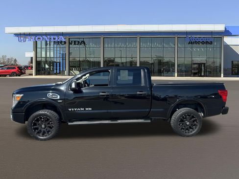 Used 2016 Nissan Titan PRO-4X w/ Pro-4x Convenience Package AWD/4WD image 2