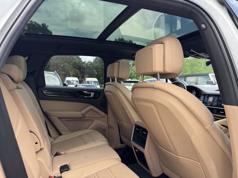 Used 2020 Porsche Cayenne image 27