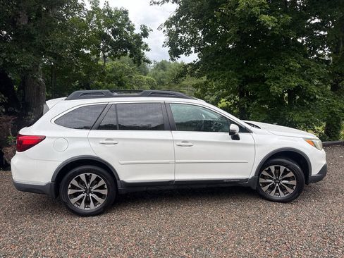 Used 2015 Subaru Outback 2.5i Limited AWD/4WD image 4