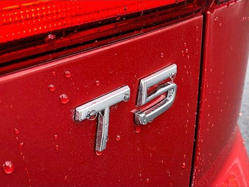 Used 2019 Volvo XC60 T5 Momentum w/ Premium Package image 34