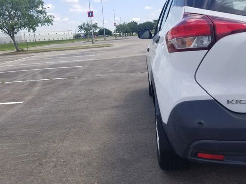 Used 2020 Nissan Kicks S FWD image 25
