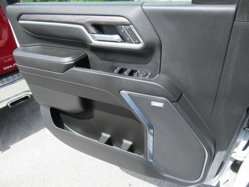 Used 2024 Chevrolet Silverado 2500 LTZ w/ LTZ Convenience Package image 30